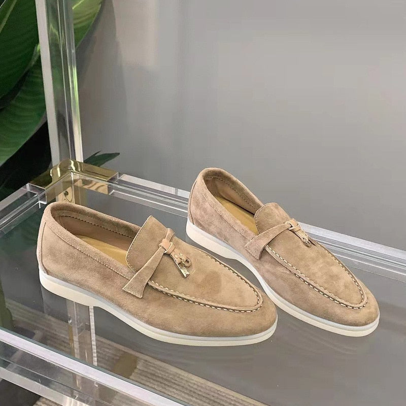 Sara Suede Loafers | Ein klassisches und schickes Design, das sicher die Aufmerksamkeit auf sich zieht 8