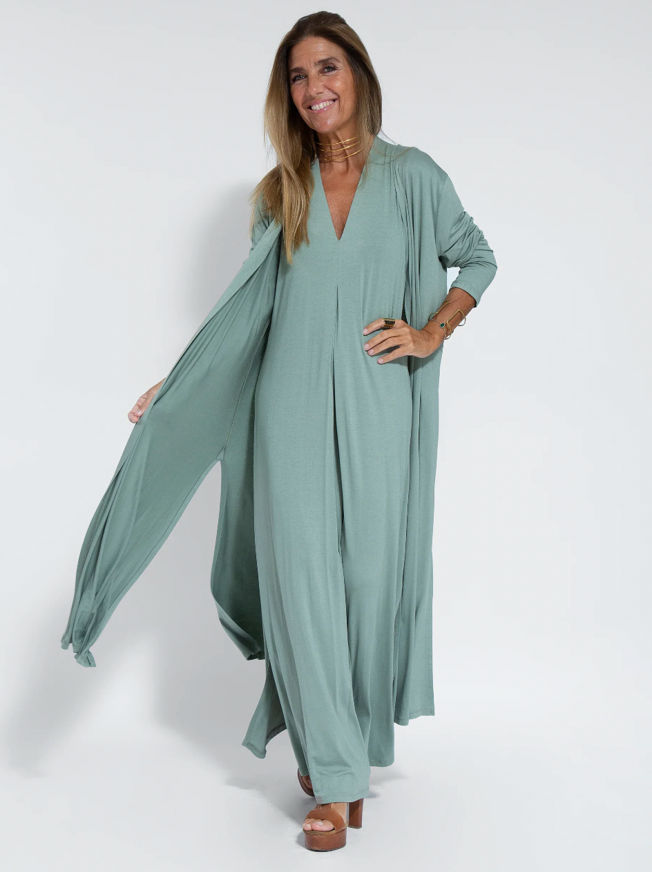 AYANIA | Set aus langem schlankmachenden Kleid und Weste 8