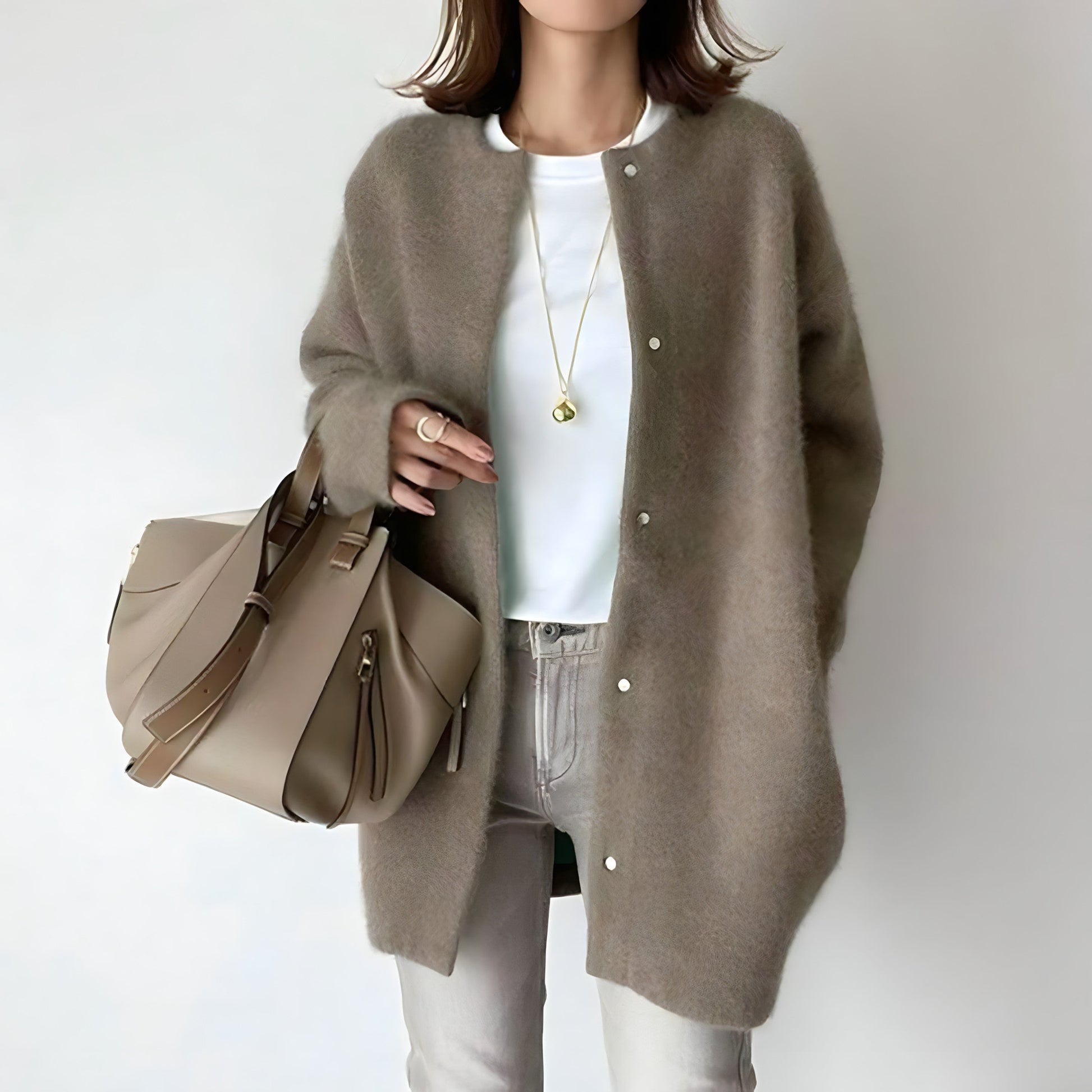 Alora | Elegante und stilvolle Strickjacke 0