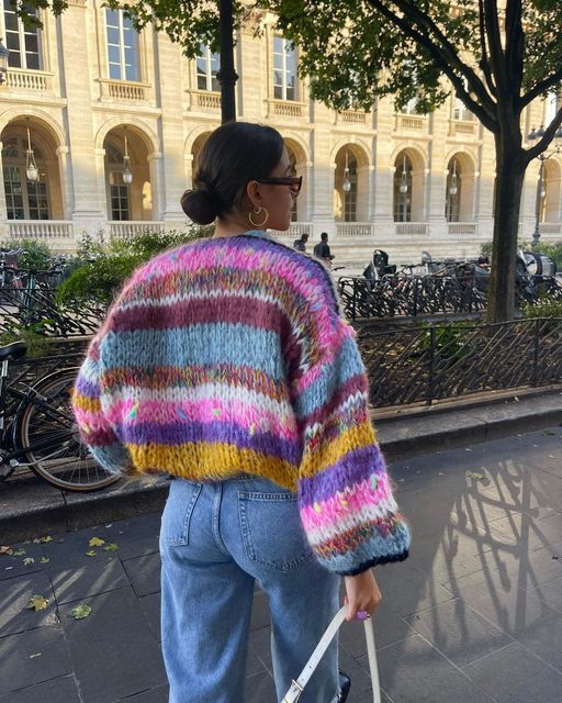 Anna I Gestreifter Pullover mit offenem Design 1