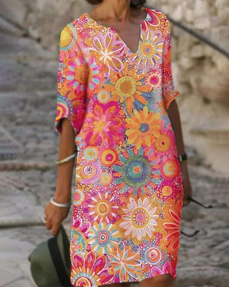 Bedrucktes kleid mit halben ärmeln und v-ausschnitt 0