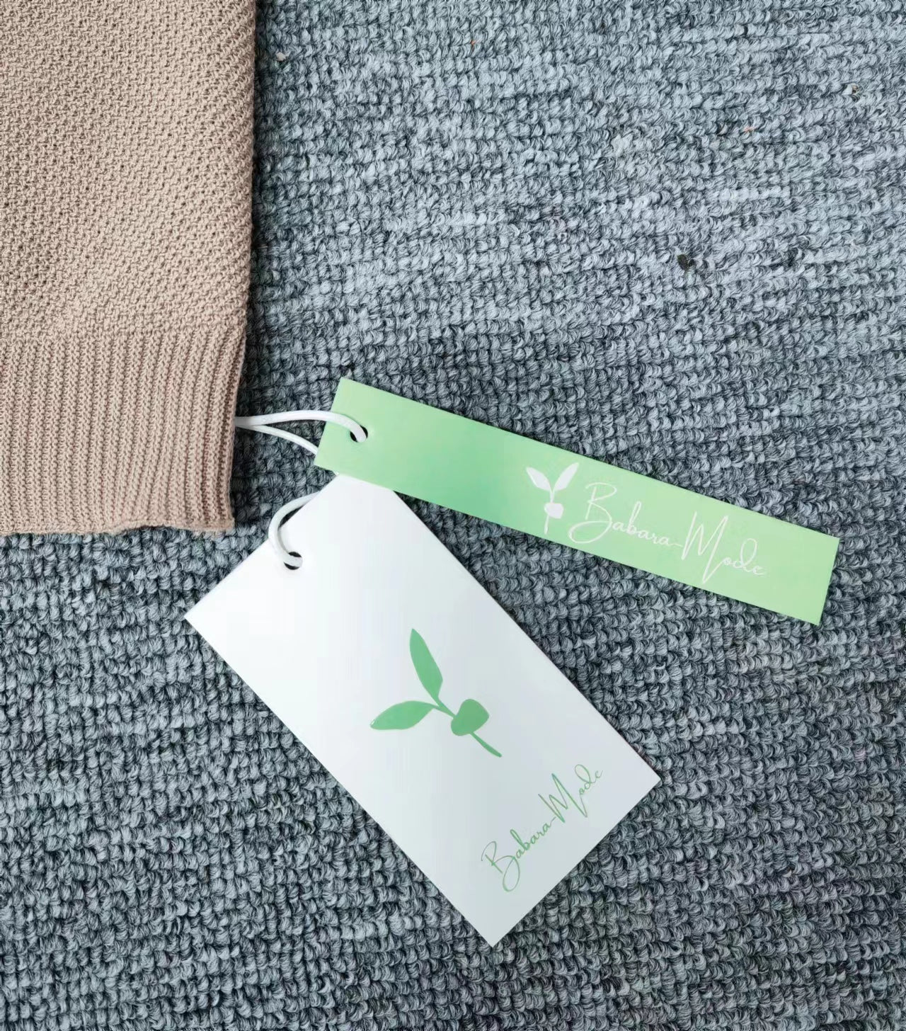 Lucile - Goldfarbener einfarbiger Pullover mit Rundhalsausschnitt 6