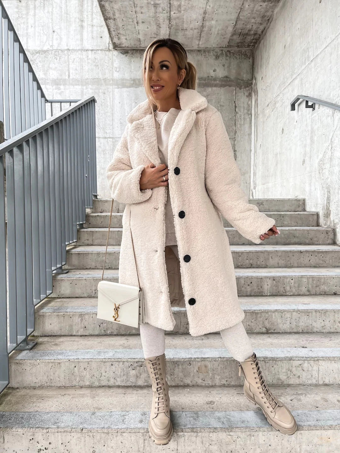Meike Wintermantel aus feiner Wolle 0