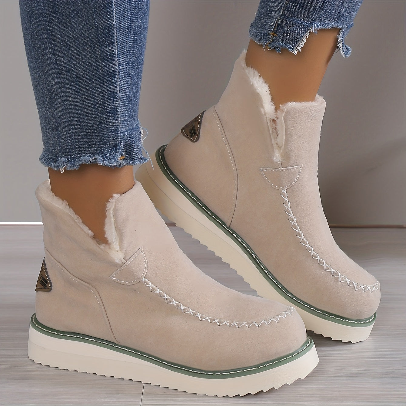 Orthopädische Schuhe mit Fell 1