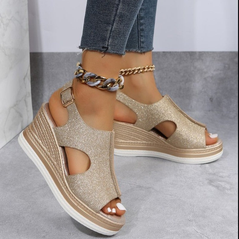 Sandalen mit Keilabsatz 7