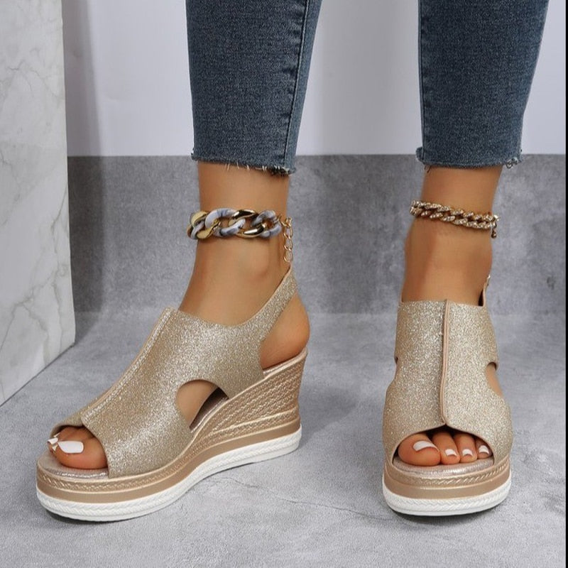Sandalen mit Keilabsatz 8