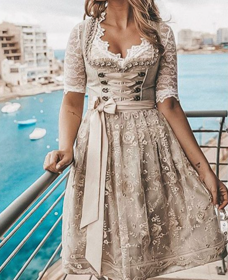 TRACHTIG ALINE - Einzigartige Tracht für Damen mit Schürze und Bluse 0