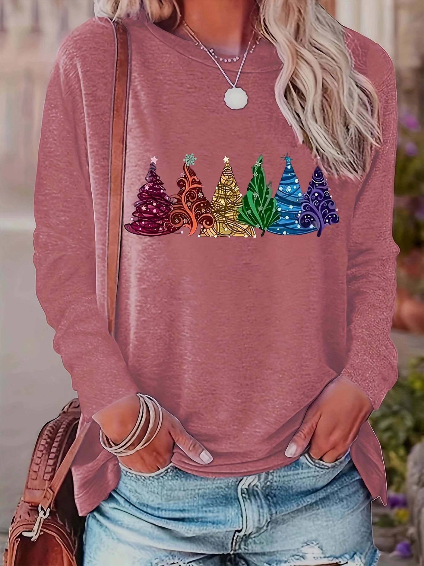 Weihnachtspulli mit bunten Tannenbäumen 4